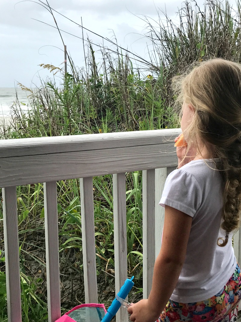 Easy kid snacks for a beach vacation